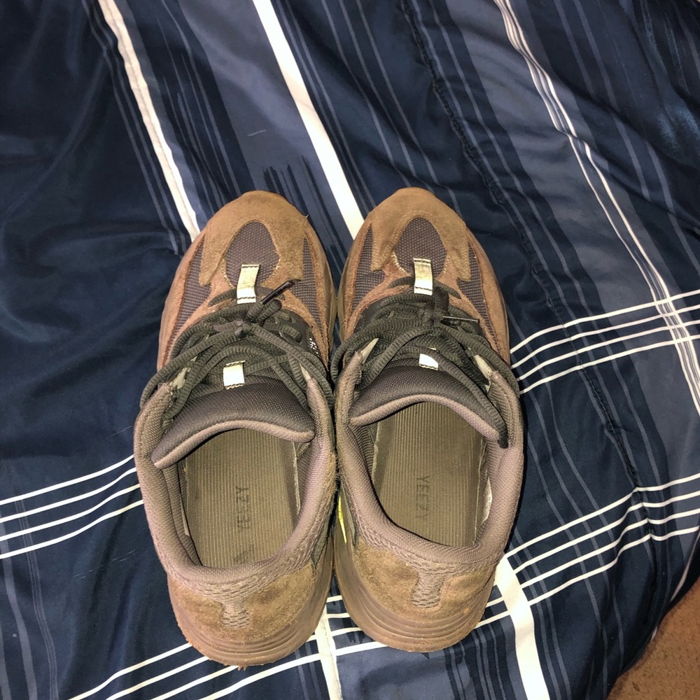 Yeezy Boost 700 Mauve Size 9.5